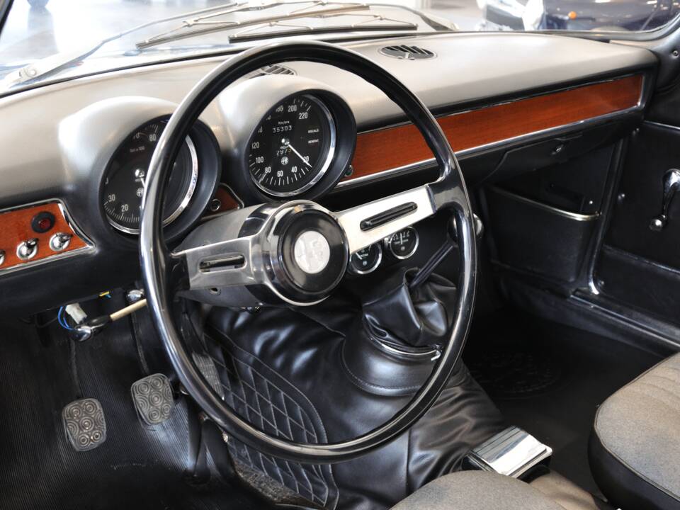 Bild 25/33 von Alfa Romeo Giulia 1300 GT Junior (1971)