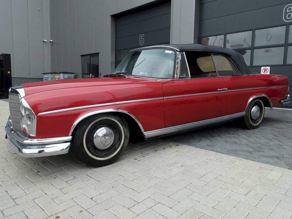 Afbeelding 3/28 van Mercedes-Benz 300 SE (1963)