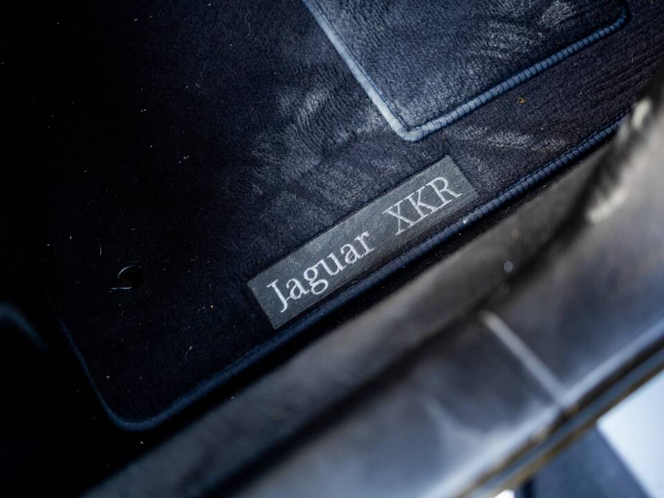 Image 38/50 de Jaguar XKR (2007)