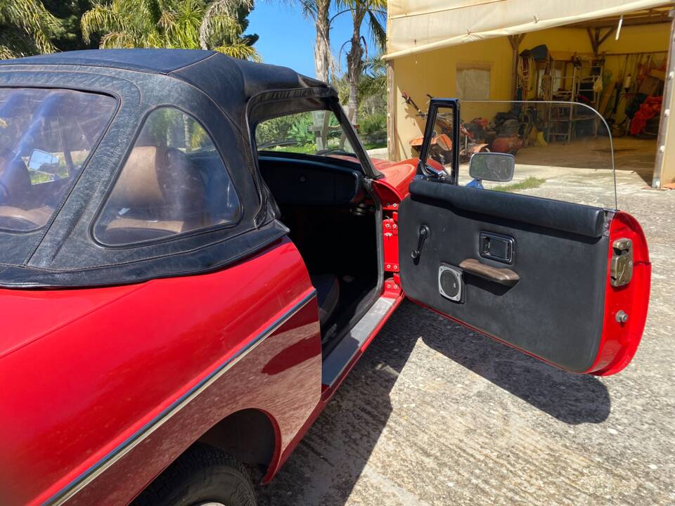 Immagine 24/66 di MG MGB (1977)