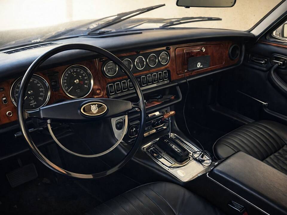 Afbeelding 3/9 van Jaguar XJ 12 (1972)