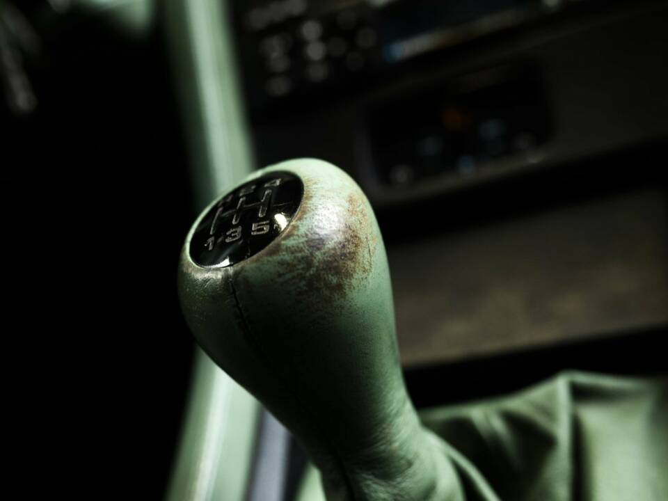 Image 14/15 of Porsche 928 GTS (1992)