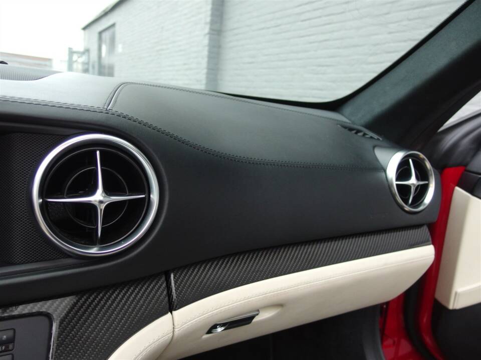Image 51/99 of Mercedes-Benz SL 63 AMG (2012)
