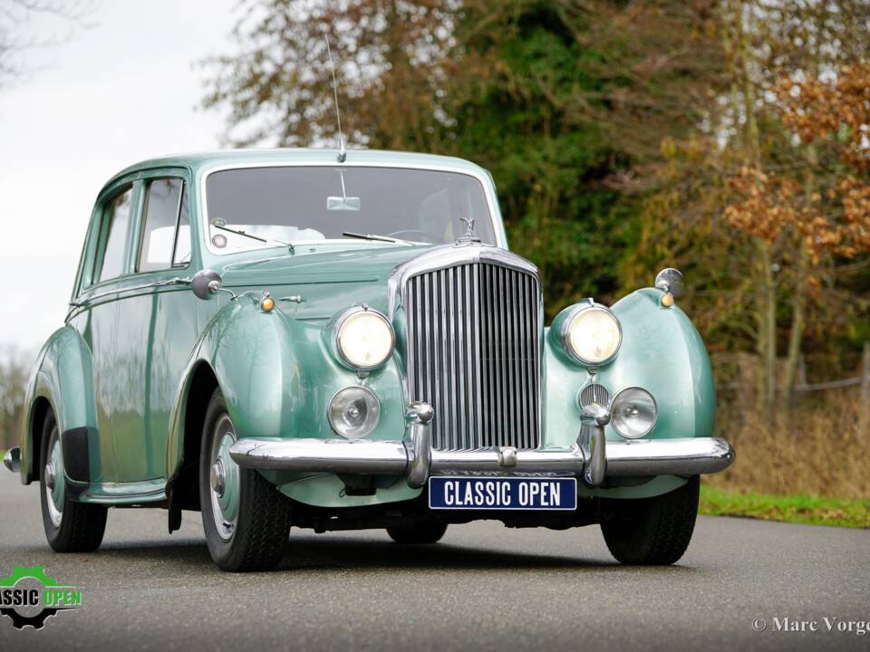 Image 27/46 of Bentley R-Type (1953)