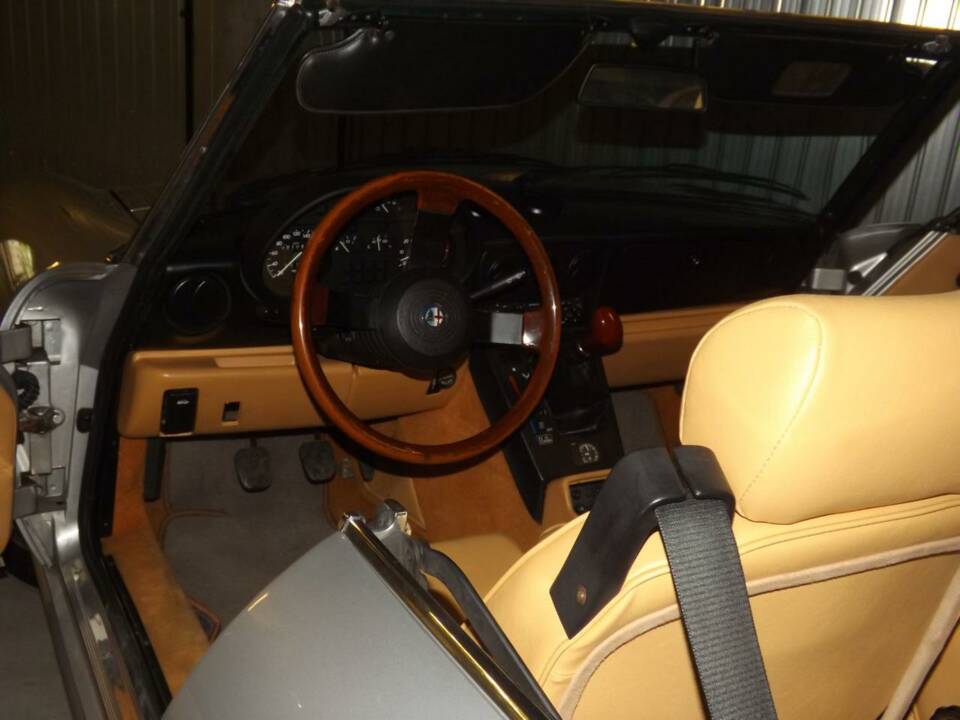 Bild 49/50 von Alfa Romeo 2.0 Spider (1992)