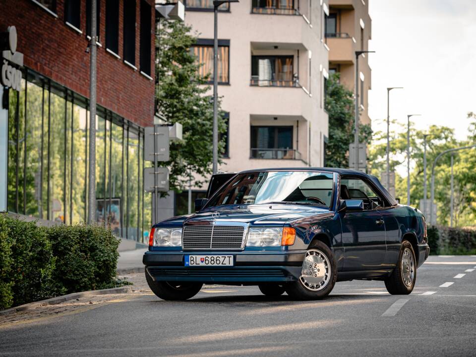 Obraz 2/50 pojazdu Mercedes-Benz 300 CE-24 (1992)