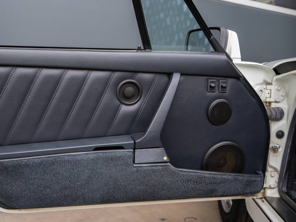 Afbeelding 20/25 van Porsche 911 Carrera 2 (1990)