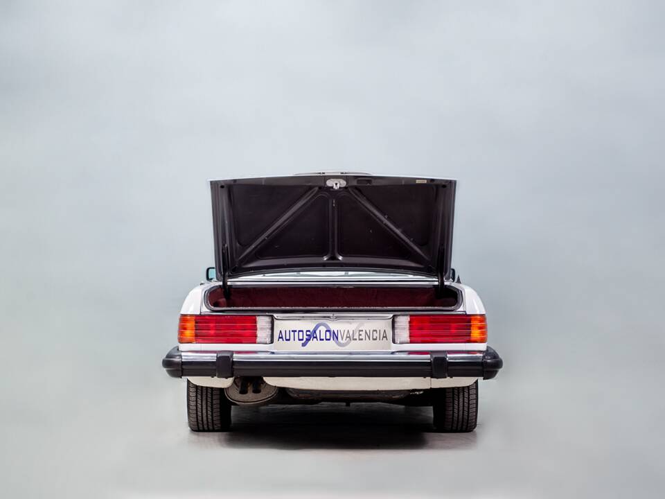 Image 47/48 of Mercedes-Benz 560 SL (1988)