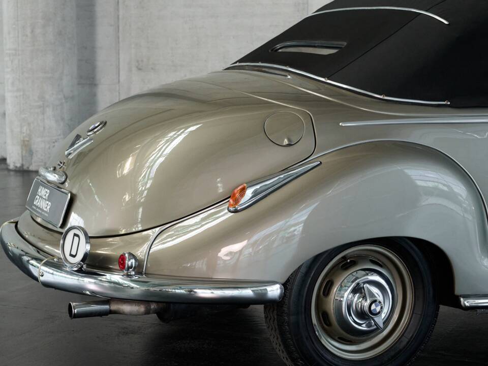 Immagine 41/50 di BMW 502 Baur (1955)
