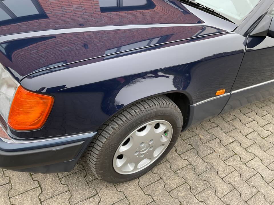 Image 135/149 of Mercedes-Benz 320 TE (1993)