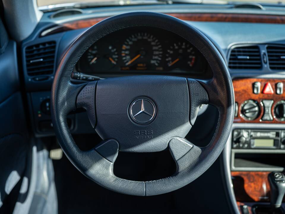 Bild 33/58 von Mercedes-Benz CLK 320 (1999)