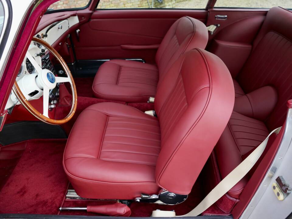 Afbeelding 38/50 van Aston Martin DB 4 (1961)