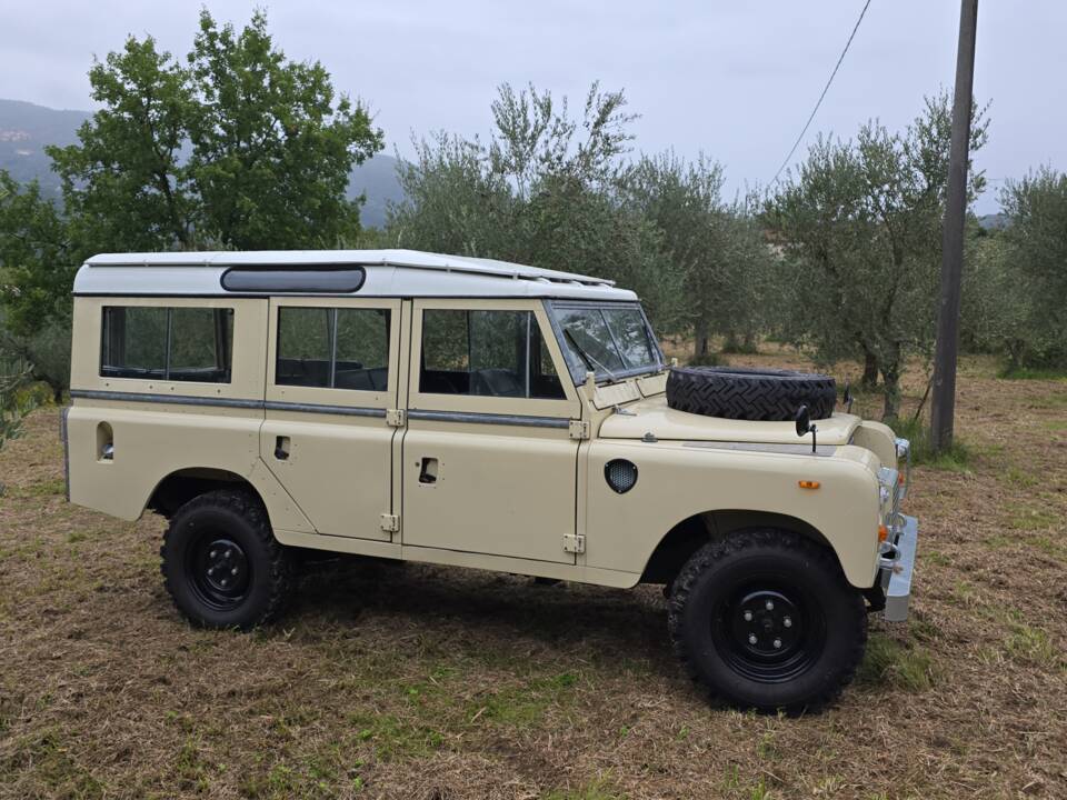 Image 3/22 of Land Rover 109 (1977)