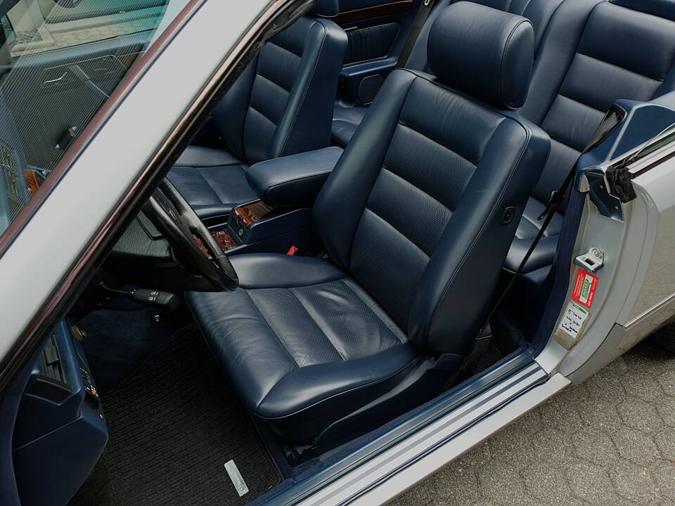Image 17/69 of Mercedes-Benz E 320 (1994)