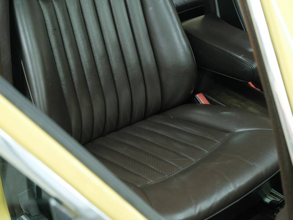 Bild 27/50 von Mercedes-Benz 380 SE (1983)