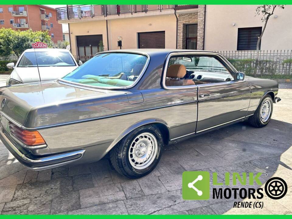 Image 7/10 of Mercedes-Benz 230 CE (1984)