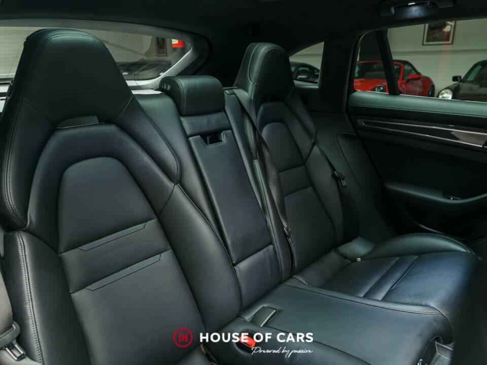 Image 19/24 of Porsche Panamera Turbo (2018)