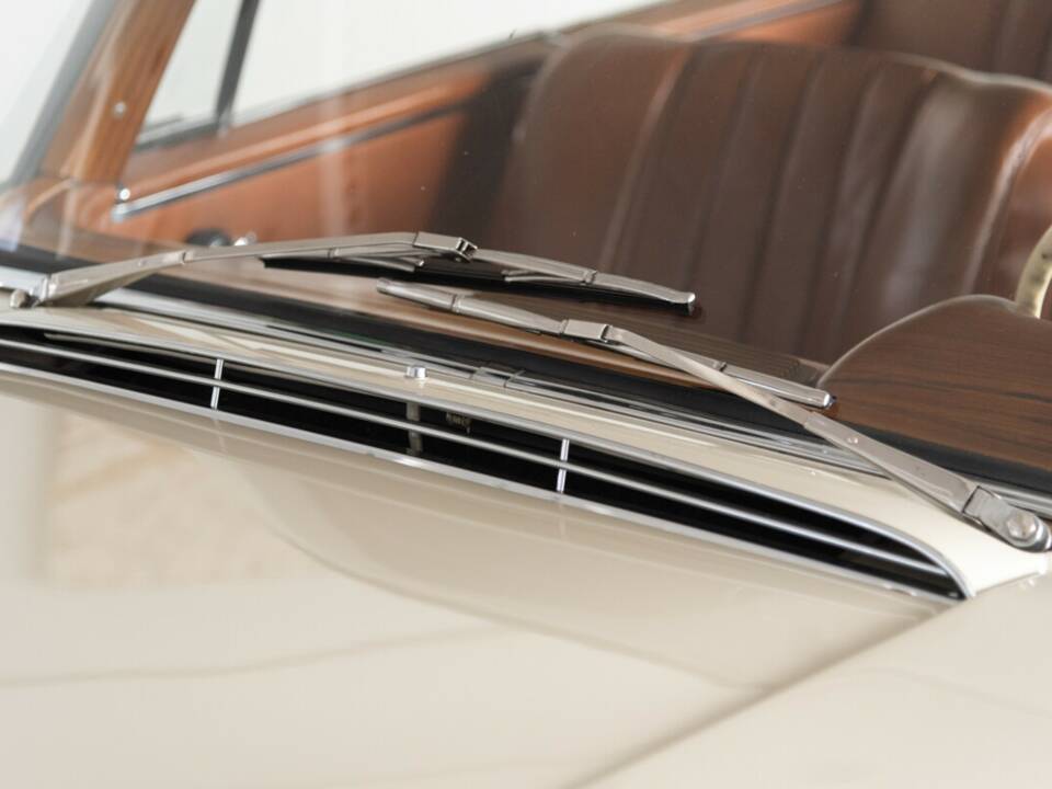 Bild 17/44 von Mercedes-Benz 220 SE b (1964)