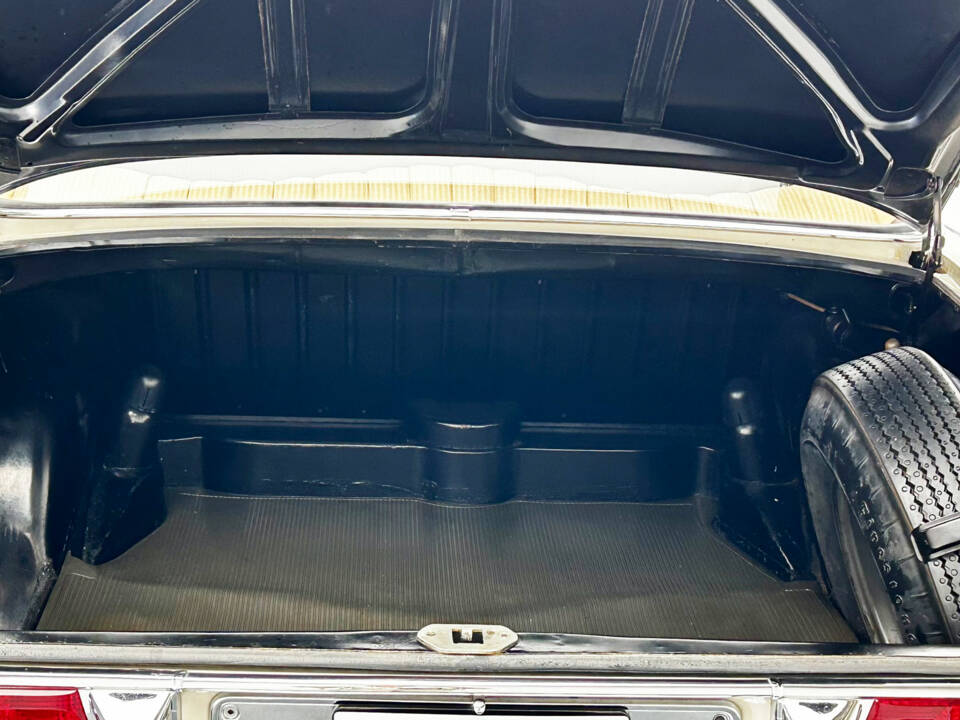 Bild 11/12 von Mercedes-Benz 220 SE b (1962)