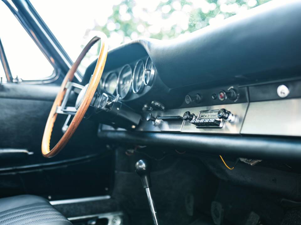 Image 38/59 of Porsche 911 2.0 (1967)