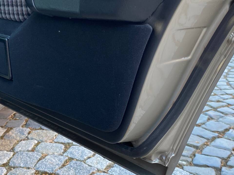 Bild 27/33 von Mercedes-Benz E 200 T (1994)