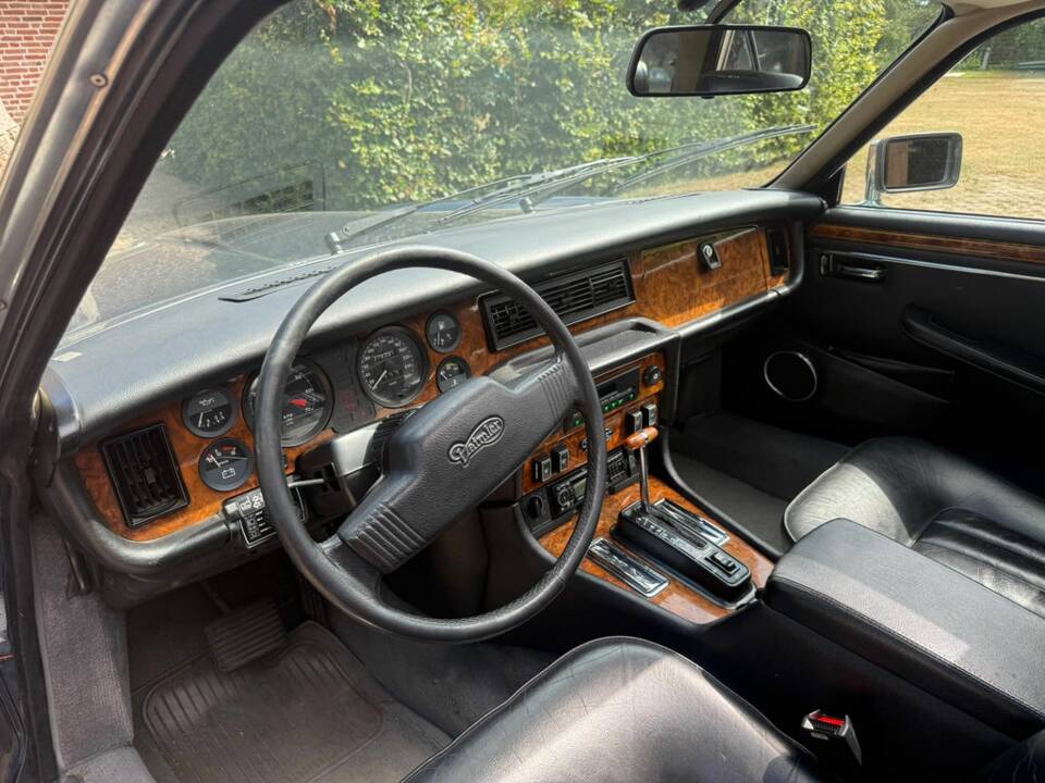 Imagen 2/8 de Daimler Double Six (1991)