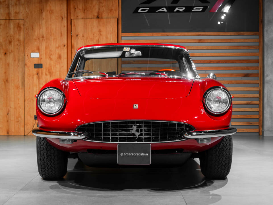 Image 2/43 of Ferrari 365 GTC (1969)