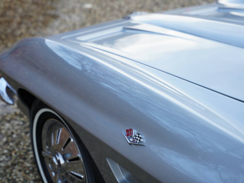 Image 43/50 of Chevrolet Corvette Sting Ray Convertible (1964)