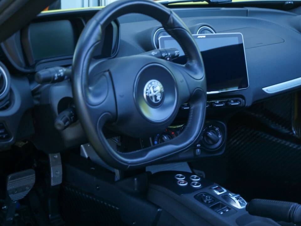 Image 38/50 of Alfa Romeo 4C Spider (2018)