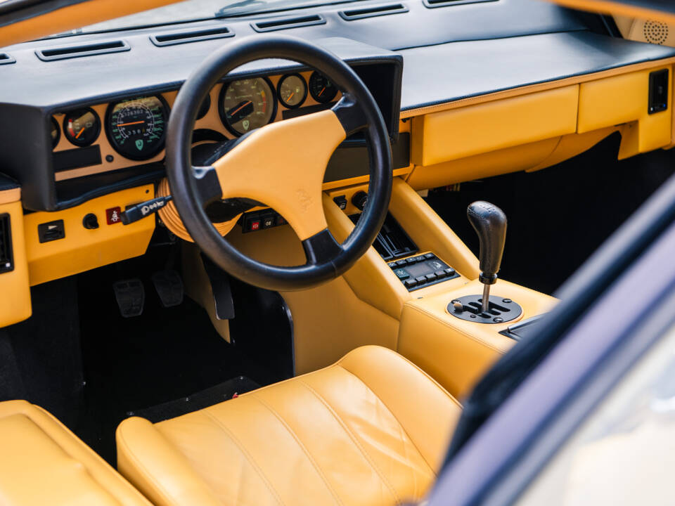 Immagine 29/39 di Lamborghini Countach 25th Anniversary (1990)