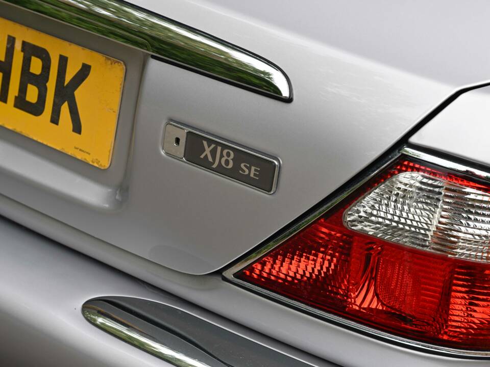 Immagine 26/50 di Jaguar XJ 8 Executive (2002)