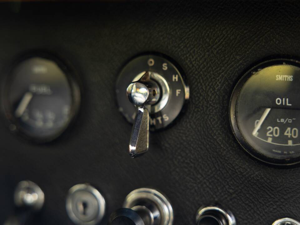 Image 40/50 de Jaguar Mk II 3.8 (1966)