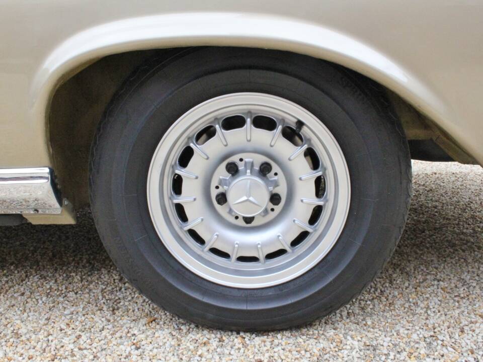Image 22/30 of Mercedes-Benz 280 SE (1970)