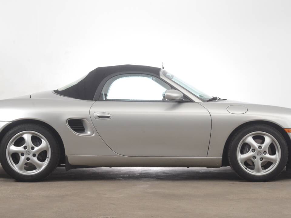 Image 2/30 of Porsche Boxster (1999)