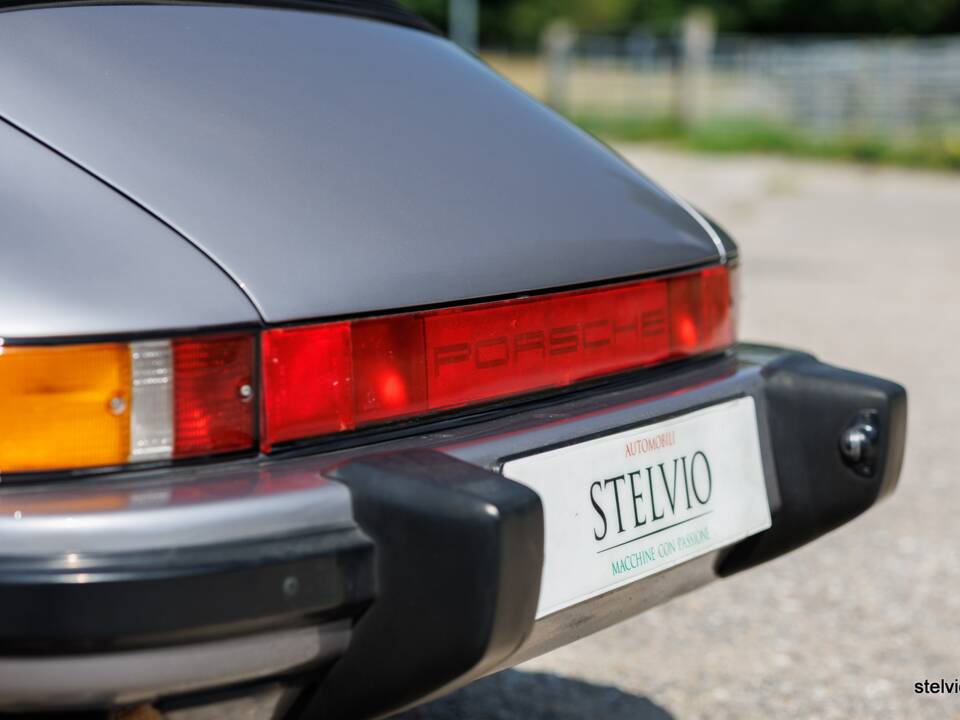 Image 24/44 de Porsche 911 Carrera 3.2 &quot;#250.000 911&quot; (1988)