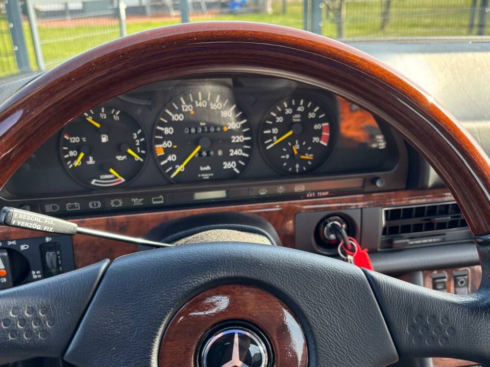 Bild 16/33 von Mercedes-Benz 560 SEC (1989)