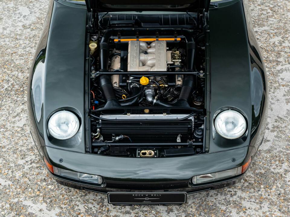 Image 29/30 of Porsche 928 GTS (1993)