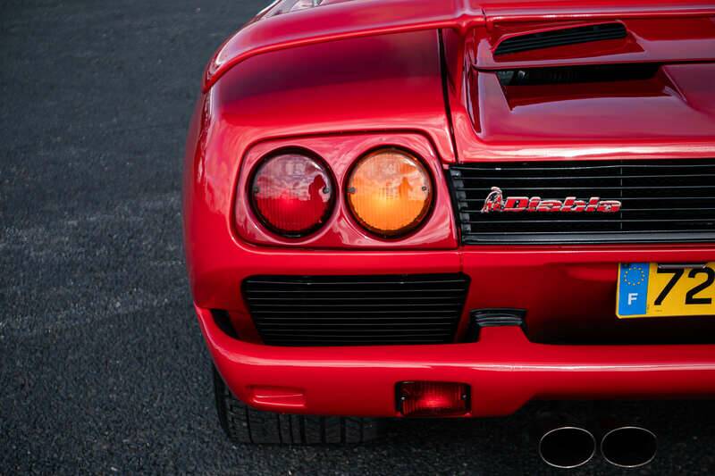 Image 42/48 of Lamborghini Diablo (1991)