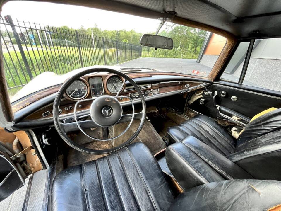 Image 19/36 of Mercedes-Benz 300 SE (1967)