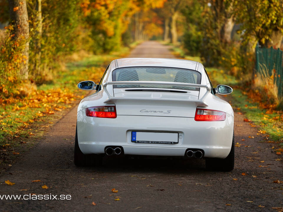 Image 24/25 de Porsche 911 Carrera S (2005)