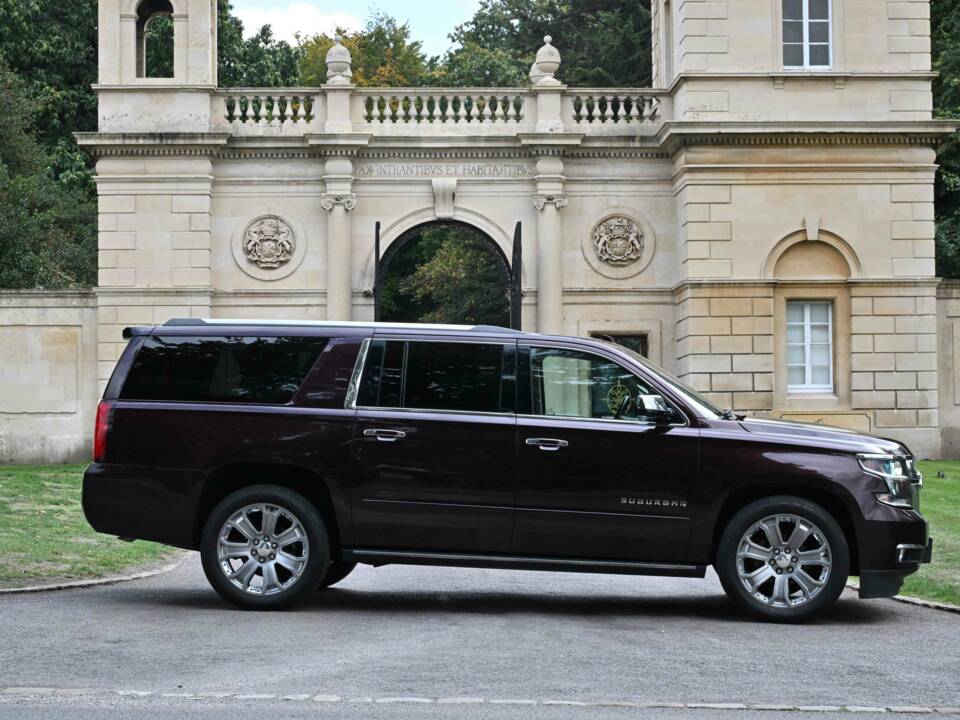 Image 11/50 of Chevrolet Suburban (2017)