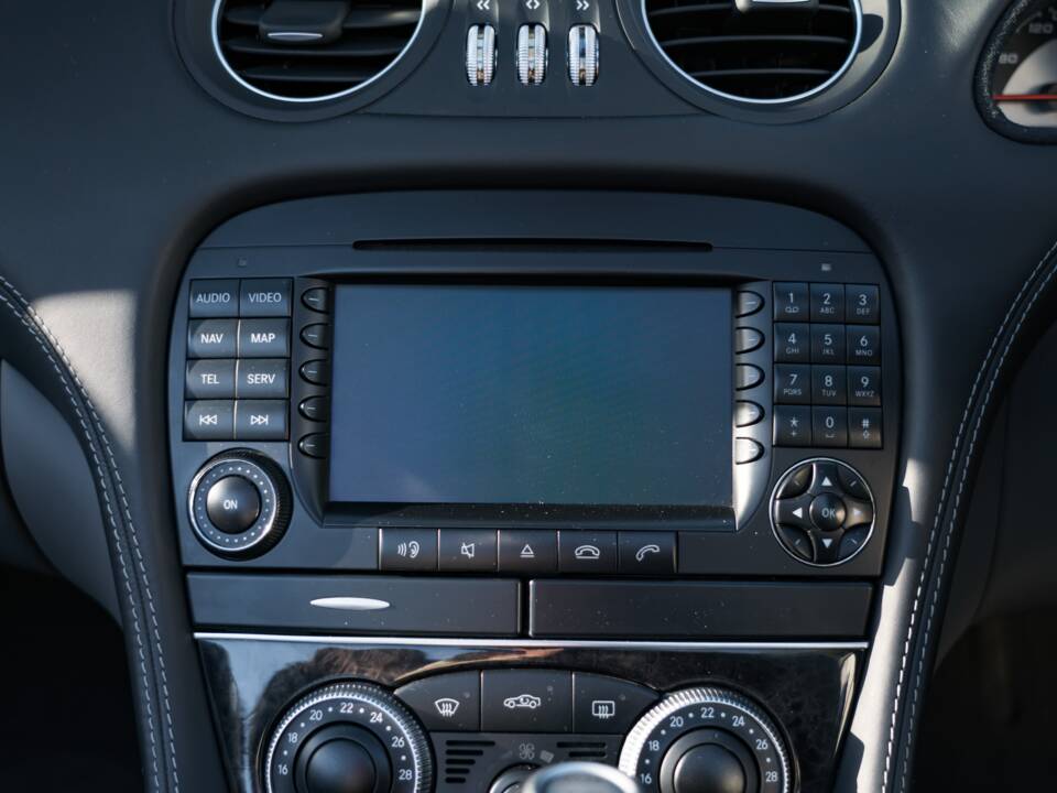 Image 6/51 of Mercedes-Benz SL 65 AMG (2007)