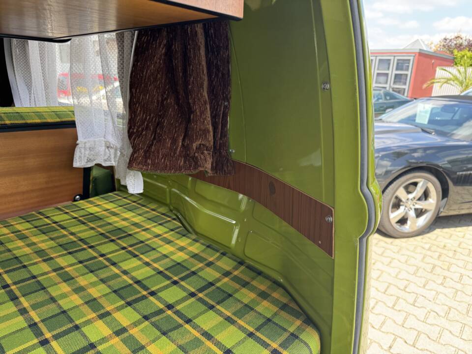 Image 28/100 of Volkswagen T2b Westfalia (1979)