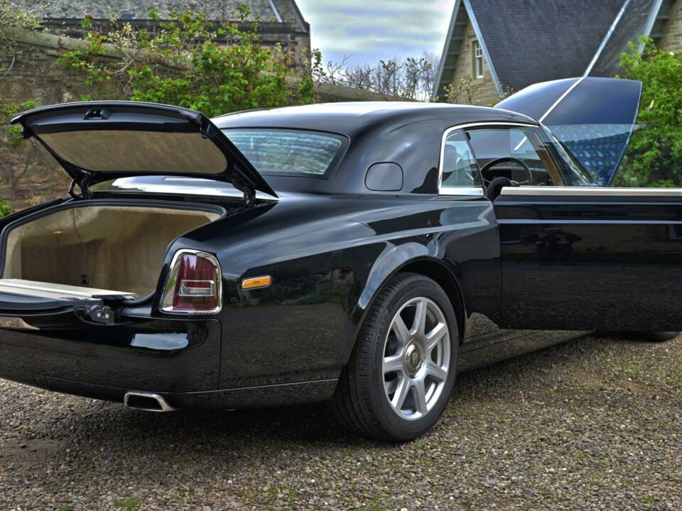 Immagine 16/50 di Rolls-Royce Phantom Coupé (2010)