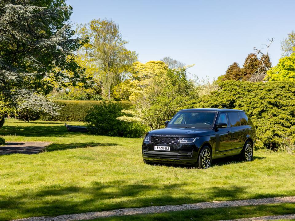Image 23/49 of Land Rover Range Rover V8 Armoured (2022)