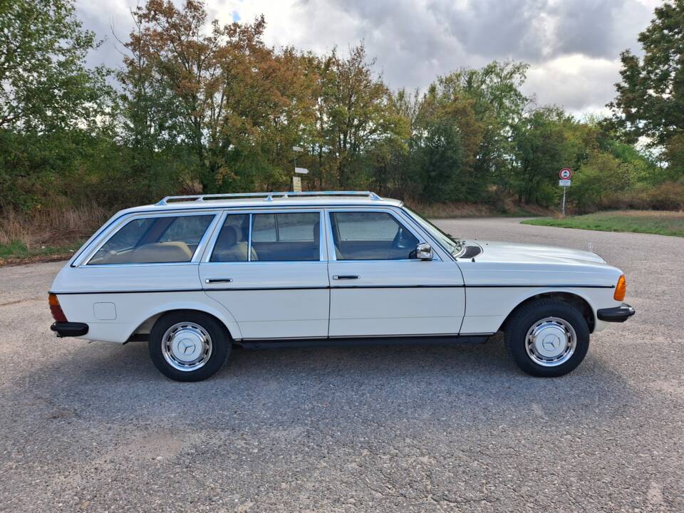 Image 5/20 of Mercedes-Benz 200 T (1983)