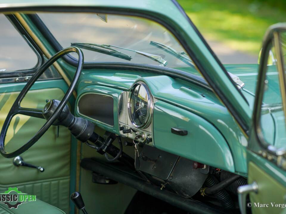 Image 13/34 de Morris Minor 1000 Traveller (1971)