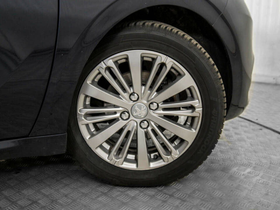 Image 48/50 of Peugeot 208 1.2 PureTech 82 (2019)