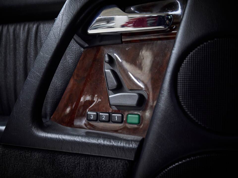 Bild 96/99 von Mercedes-Benz SL 320 (1995)