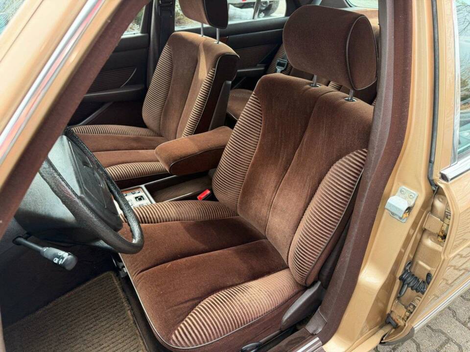 Bild 8/36 von Mercedes-Benz 380 SE (1981)